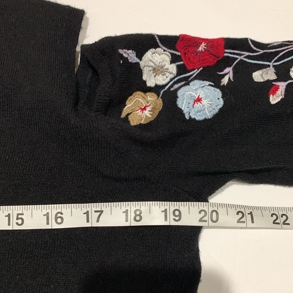 LOFT cold shoulder sweater/knit top - Picture 9 of 12